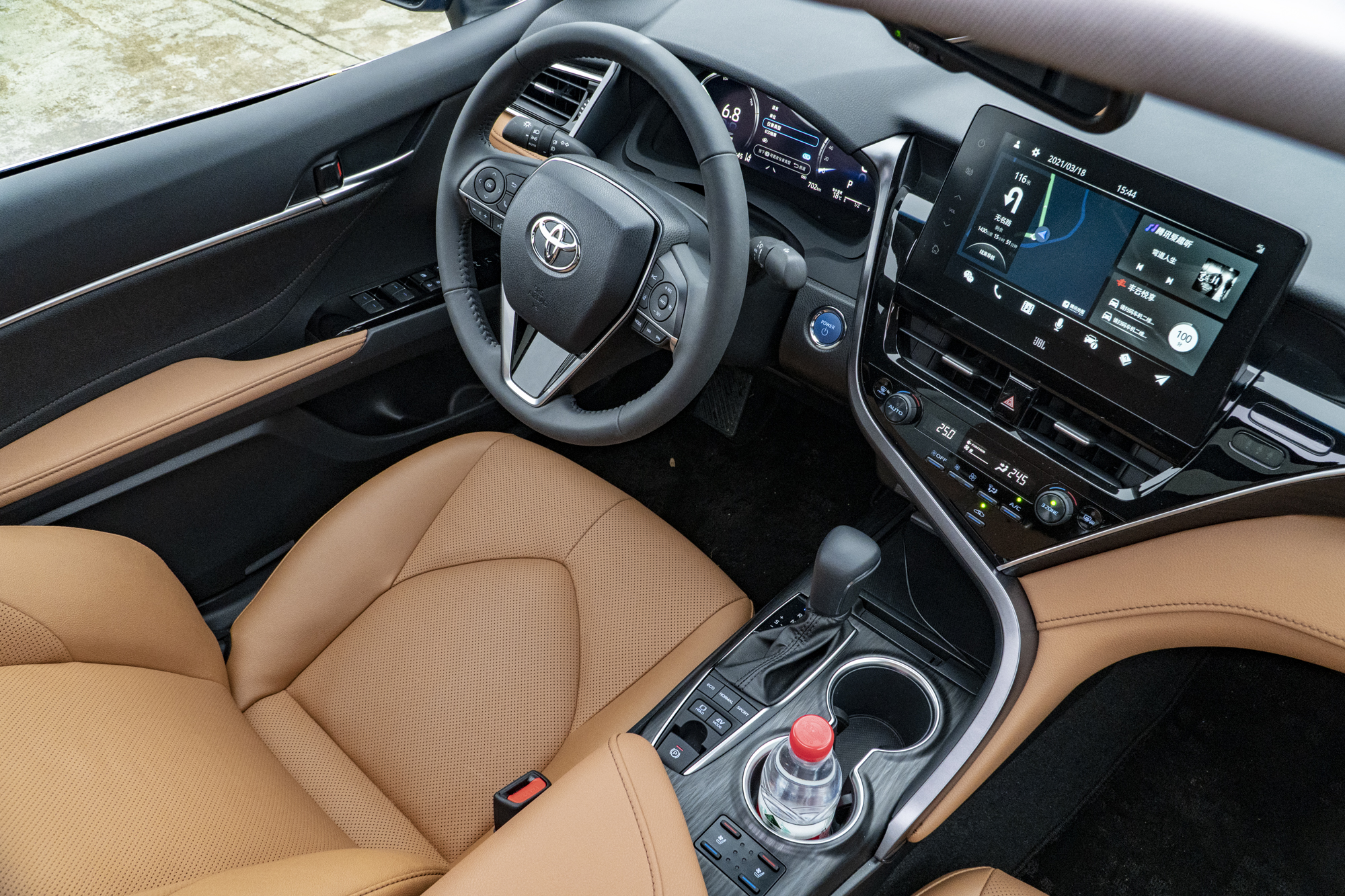 与时俱进 试驾2021款顶配凯美瑞