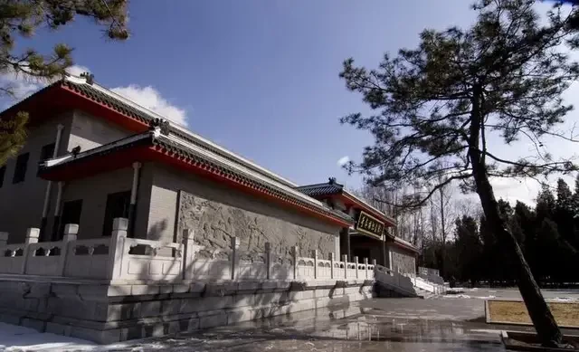 线路特色:重温董存瑞舍身炸碉堡的英雄事迹,在郭小川故居了解革命相关