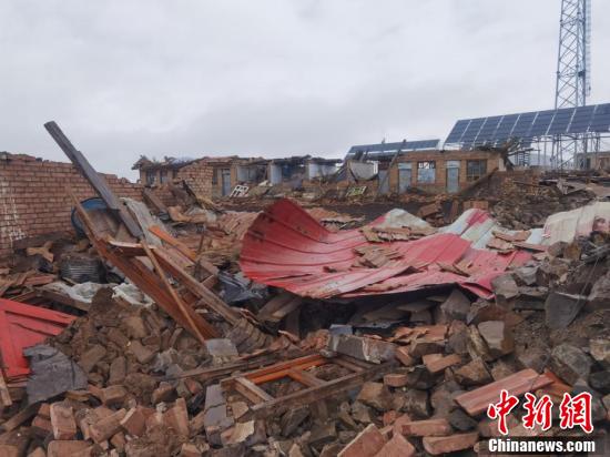 青海果洛发生7.4级地震 一工区67座房屋倒塌__凤凰网