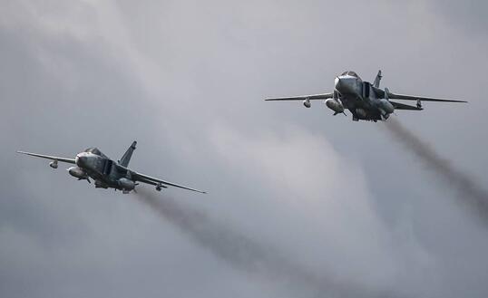 俄罗斯苏-24战斗轰炸机出击