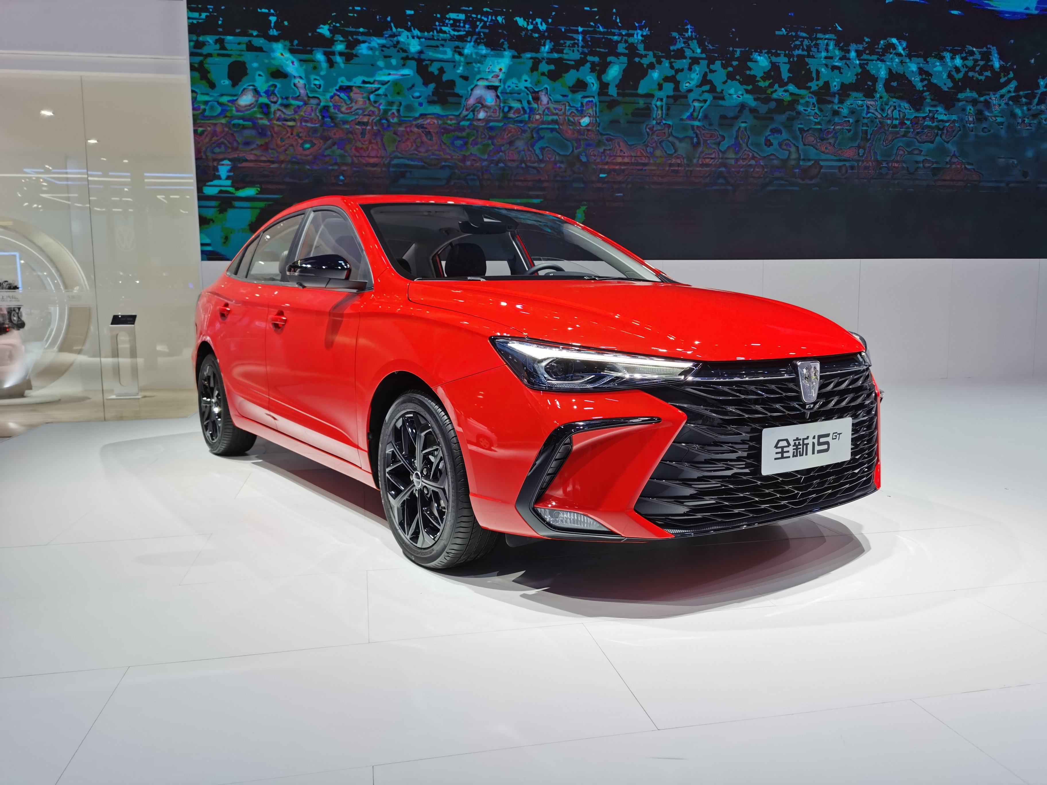 造型更时尚搭15t高功率发动机荣威i5gt售价879万起