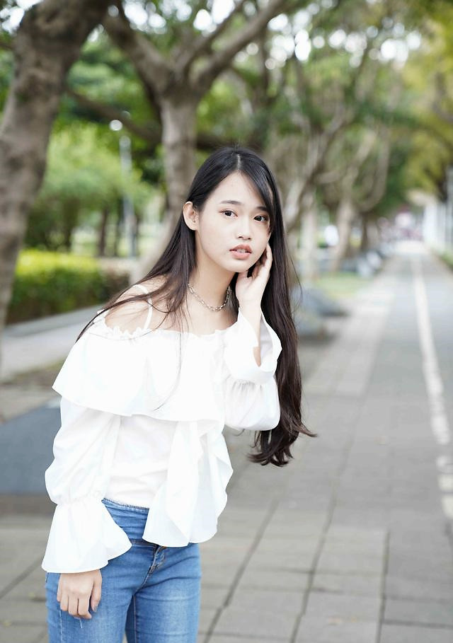 长相清纯的台湾姑娘,甜美笑容就像邻家女孩