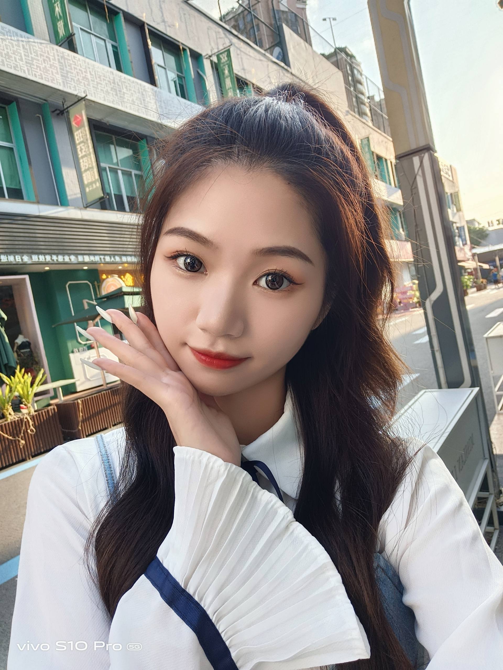 人像自拍大比拼!iphone 12对比vivo s10 pro孰强孰弱?