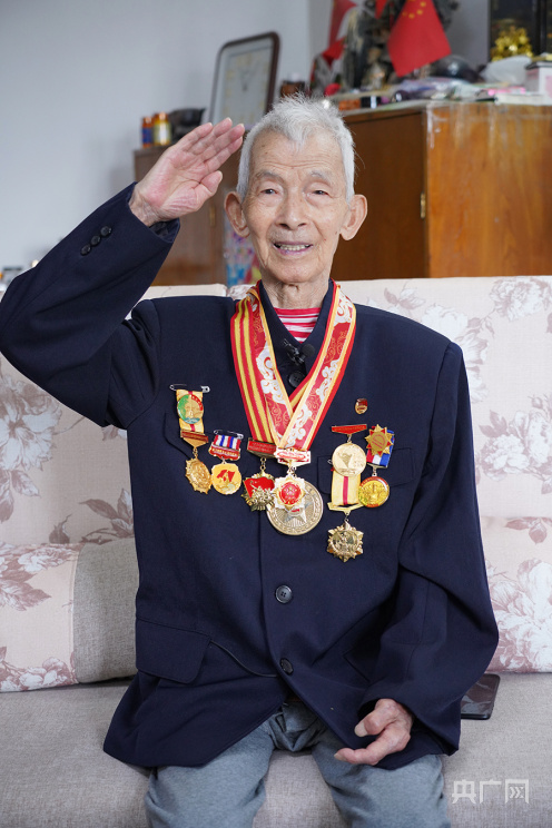 尋路百年|93歲抗戰老兵:參加20多場革命戰鬥 寫下8萬多字回憶錄