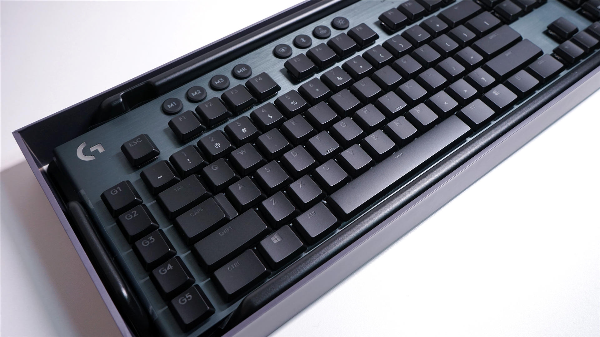 罗技无线旗舰全家桶之罗技g913无线rgb机械键盘上手体验