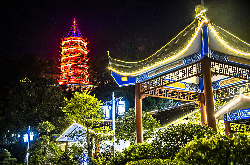 作为建县100周年大庆而建的标志性建筑,百盛塔彰显着全南昔日的辉煌