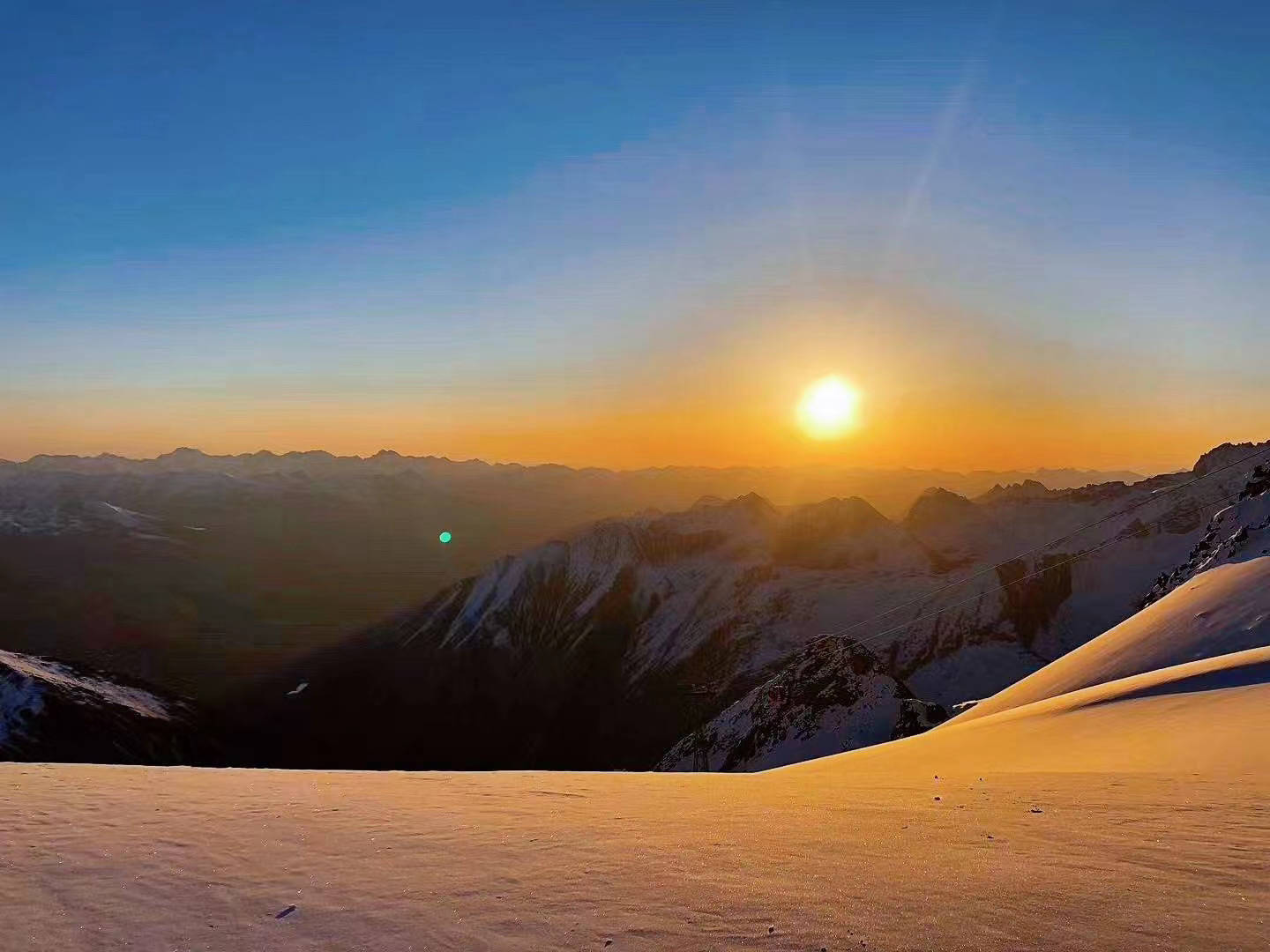 达古冰川再迎金色日出!