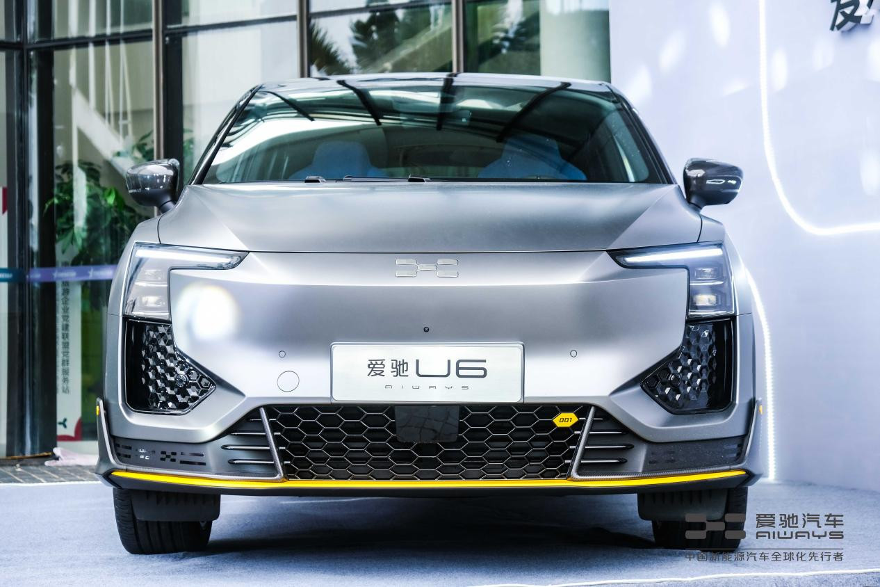 爱不驰到 爱驰u6华南首发超前品鉴