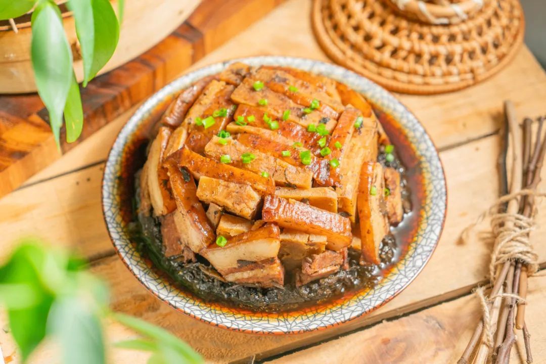 梅干菜芋头扣肉简单又好吃