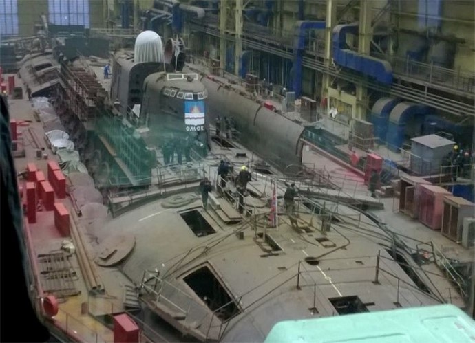 949A型核潜艇接受升级改造。 