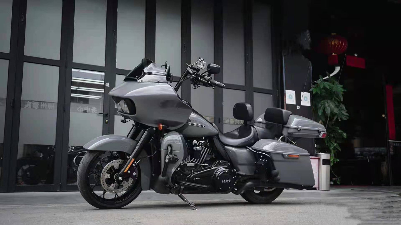 膜呗改色案例:哈雷公路滑翔改色高亮深灰 颜值控慎入__凤凰网