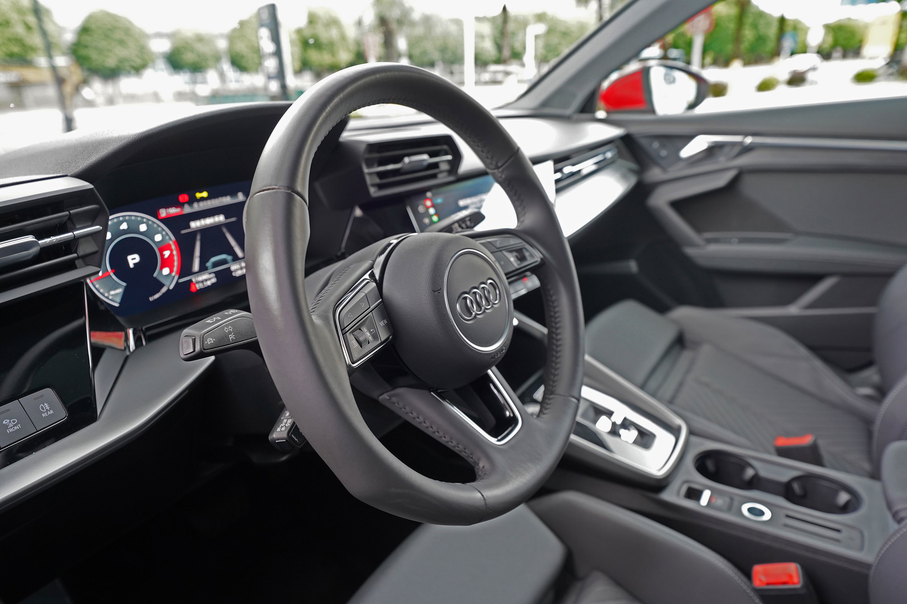 由于恰好赶上了奥迪设计变革的时间点,所以a3的内饰造型有了很大变化