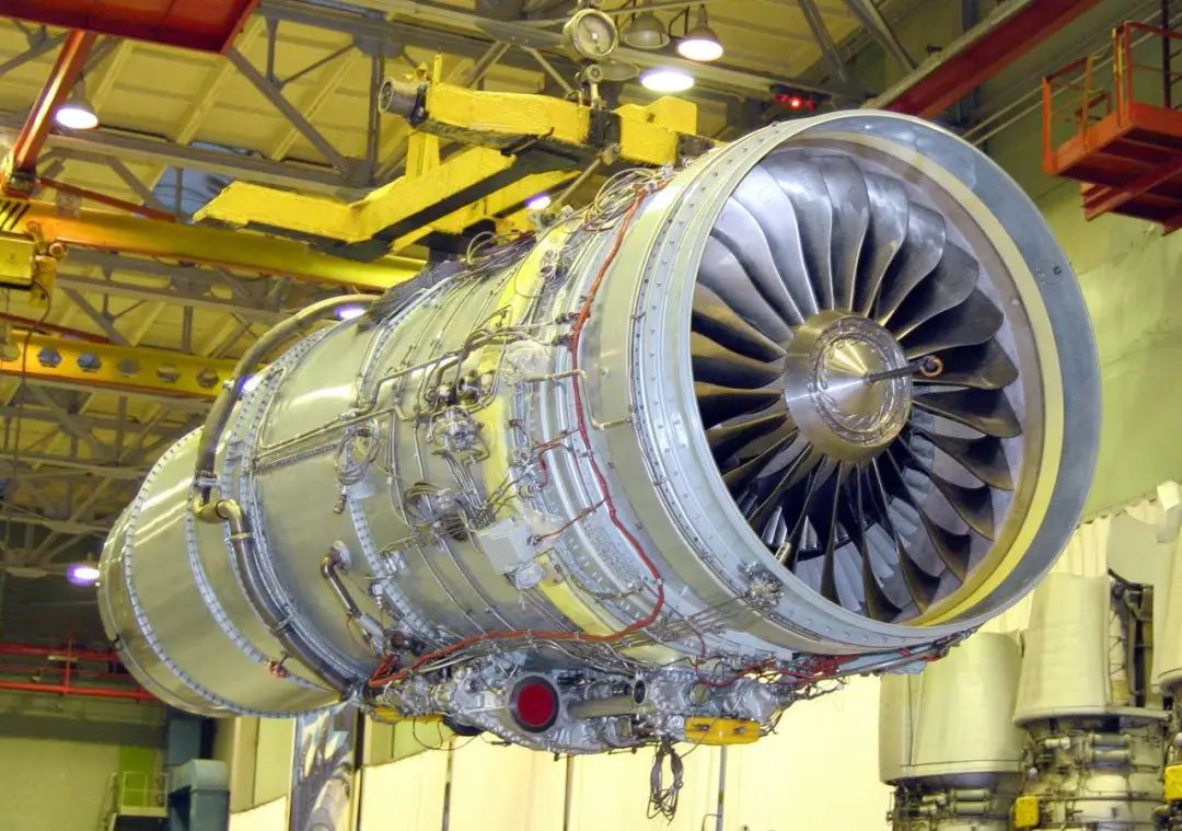 替换原有的涡喷-8发动机,适应性修改进气道以满足进气量