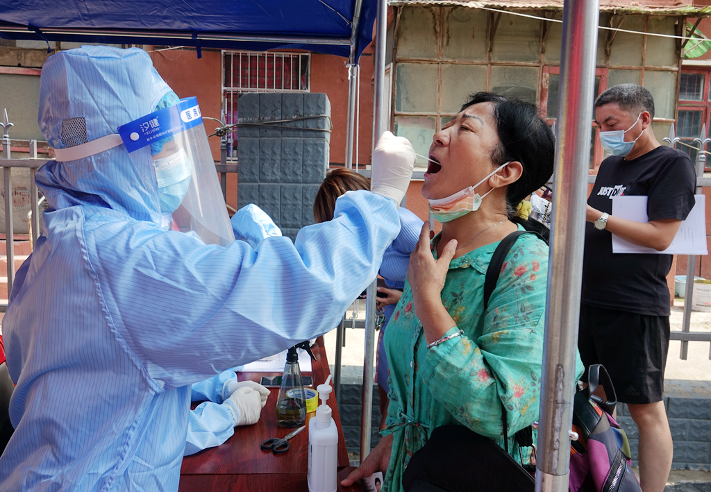 家门口的核酸检测点-2021-8-7洛阳古仓街__凤凰网