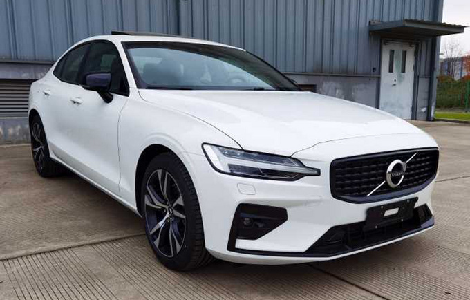 沃尔沃新款s60实拍曝光搭20t轻混系统油耗降低竞争宝马3系