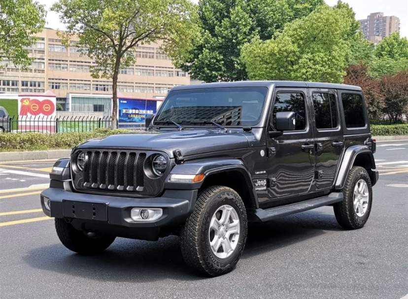 不懂车的买路虎极光半懂车的选牧马人越野老司机都偷偷买ta