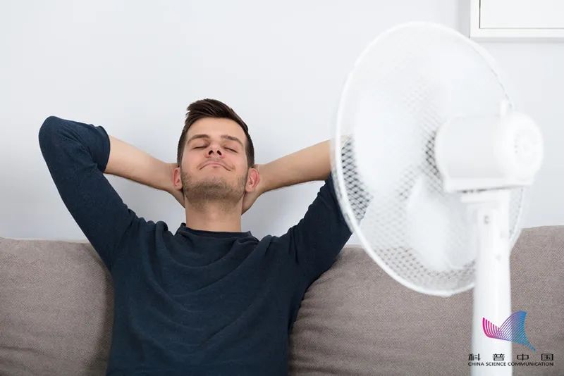 空调vs电扇，谁更好？最怕你这样吹…_凤凰网