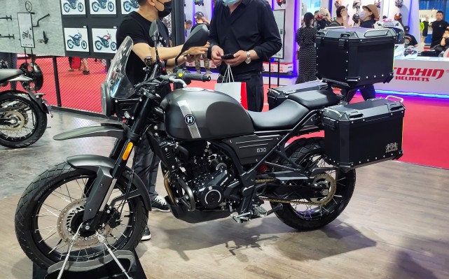 包括街车250nk和复古车型250sc,以及踏板摩托flash150t和复古拉力汉威