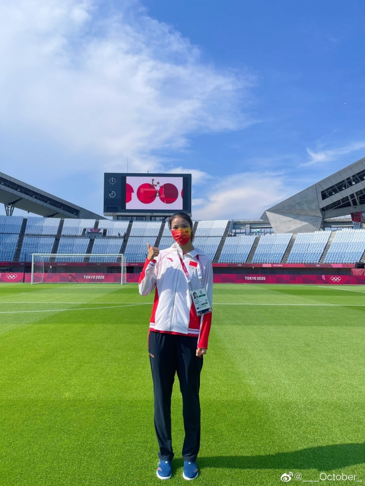 杨曼发布的中国女足在东京奥运会上多张照片,没有贾秀全的身影