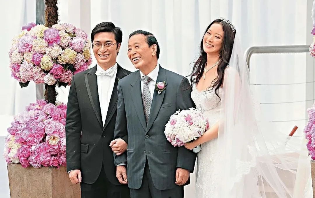 曲圣卿两人之间的相处也变得十分甜蜜