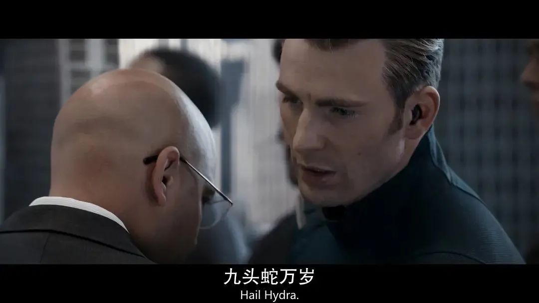 是喊着"hail hydra"的九头蛇组织,设定就是从喊着"heil hitler"的纳粹