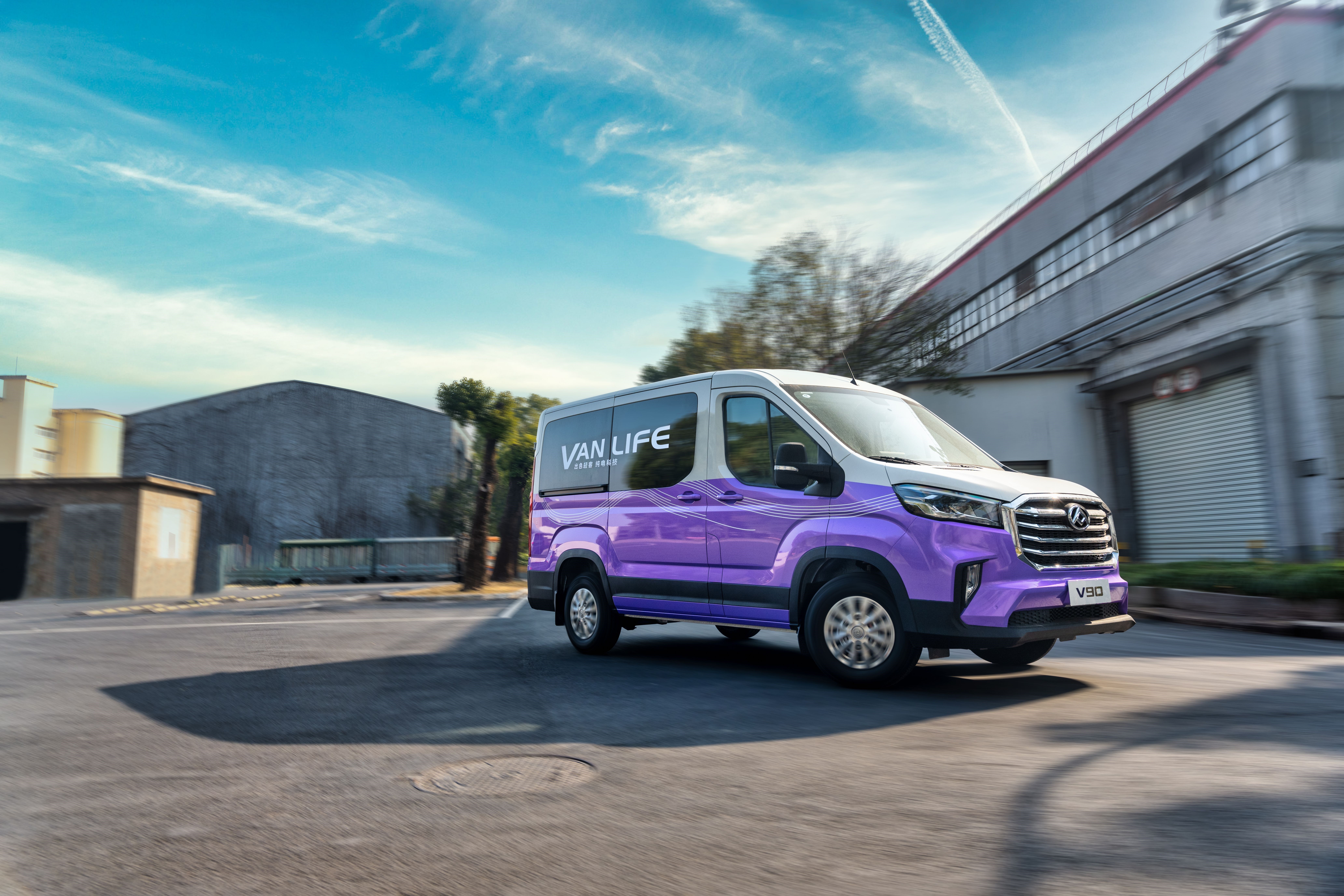 顾名思义,vanlife就是居住在房车里的生活,但是van