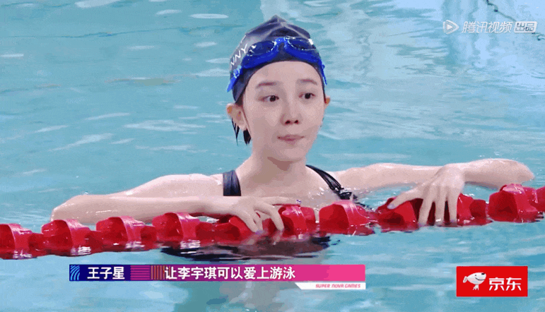 而且她参加运动会也不是随便玩玩,射箭,游泳,艺术体操都很不错,拿过好