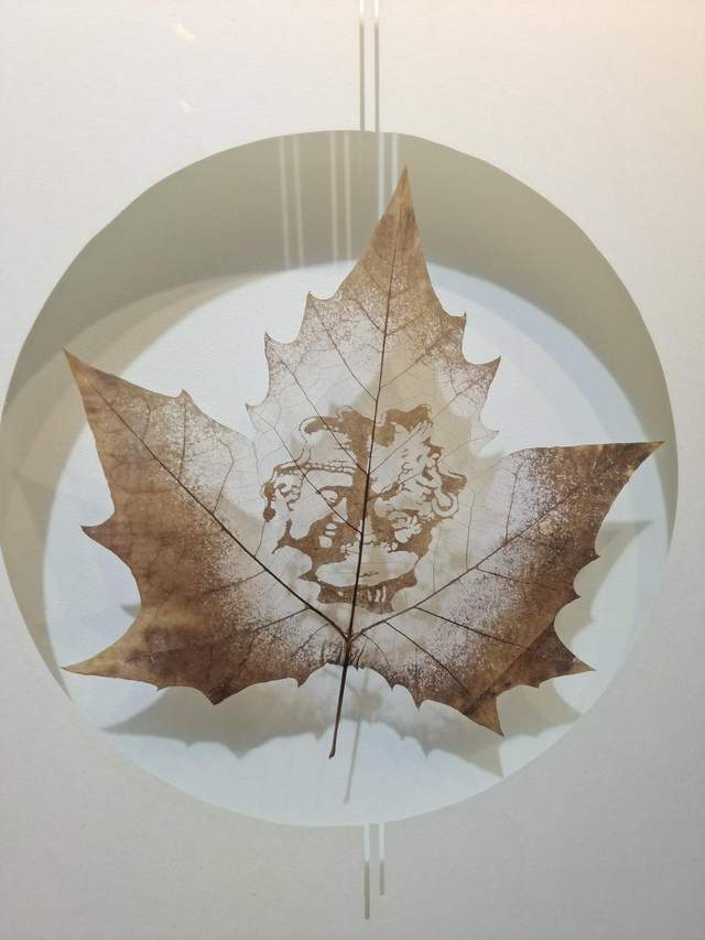 湖北咸宁90后叶雕传承人丁力传承千年技艺巧手制作叶雕