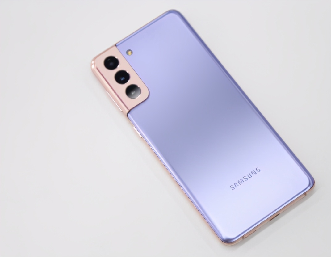 三星s21评测屏大边窄全新摄像头设计