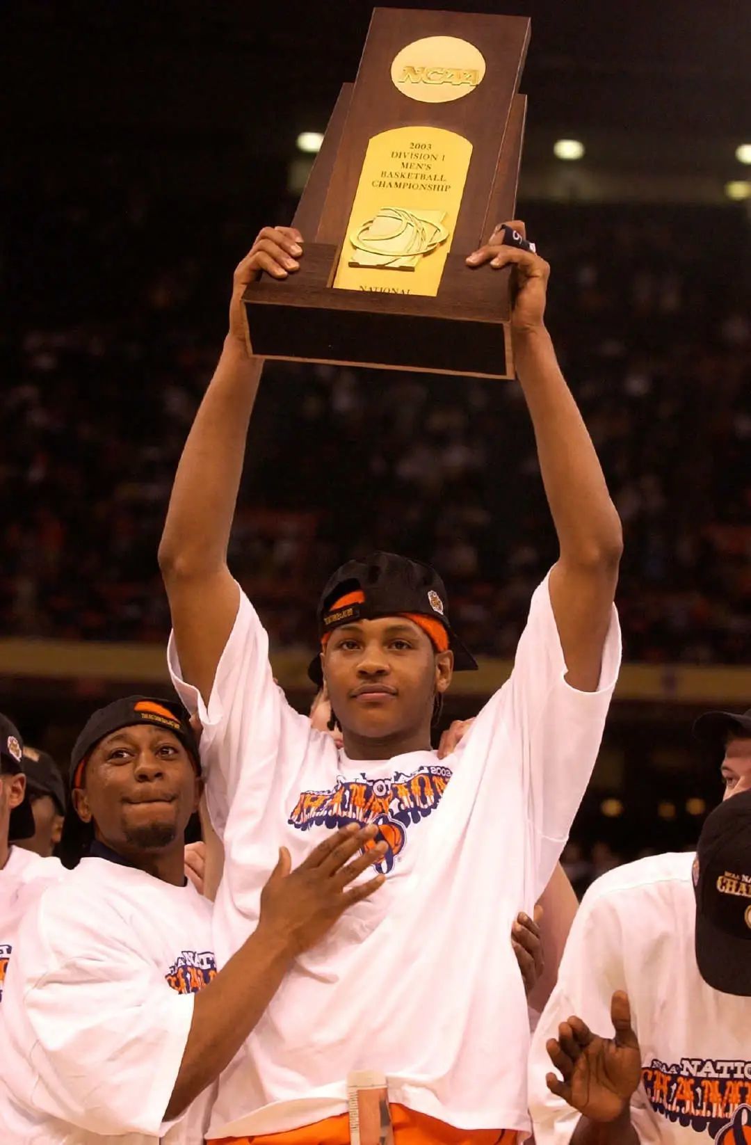 大一新生作为核心,带领名不见经传的雪城大学赢得冠军.