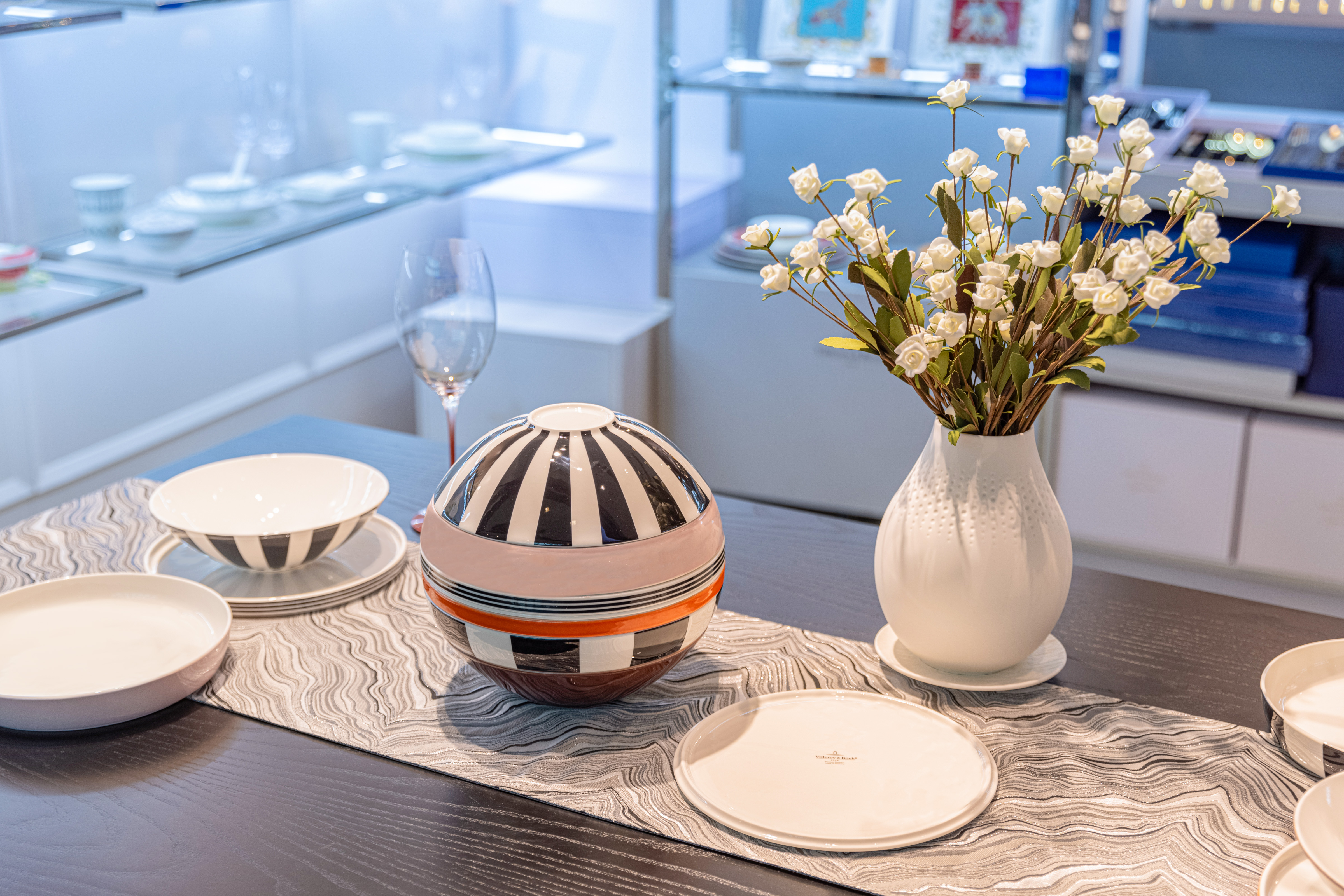 villeroy & boch德国唯宝餐具新店开业与拉布尔球相约幸福的「圆点」