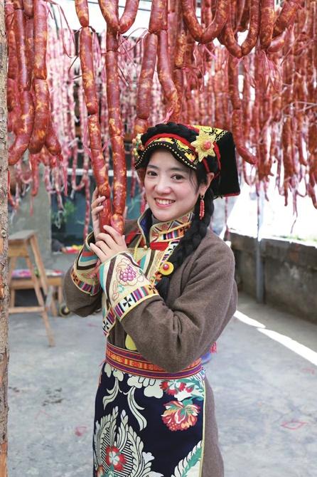 网红嘉绒姐姐怀二胎!央视曾赞其是高原最美格桑花