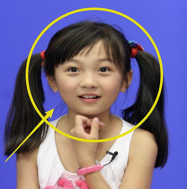 关晓彤林妙可久违再同框,看清颜值对比,谁才是真正的女神很显然