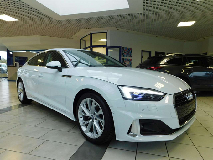 奥迪新款a5到店实拍搭20t引擎quattro四驱新增轻混系统