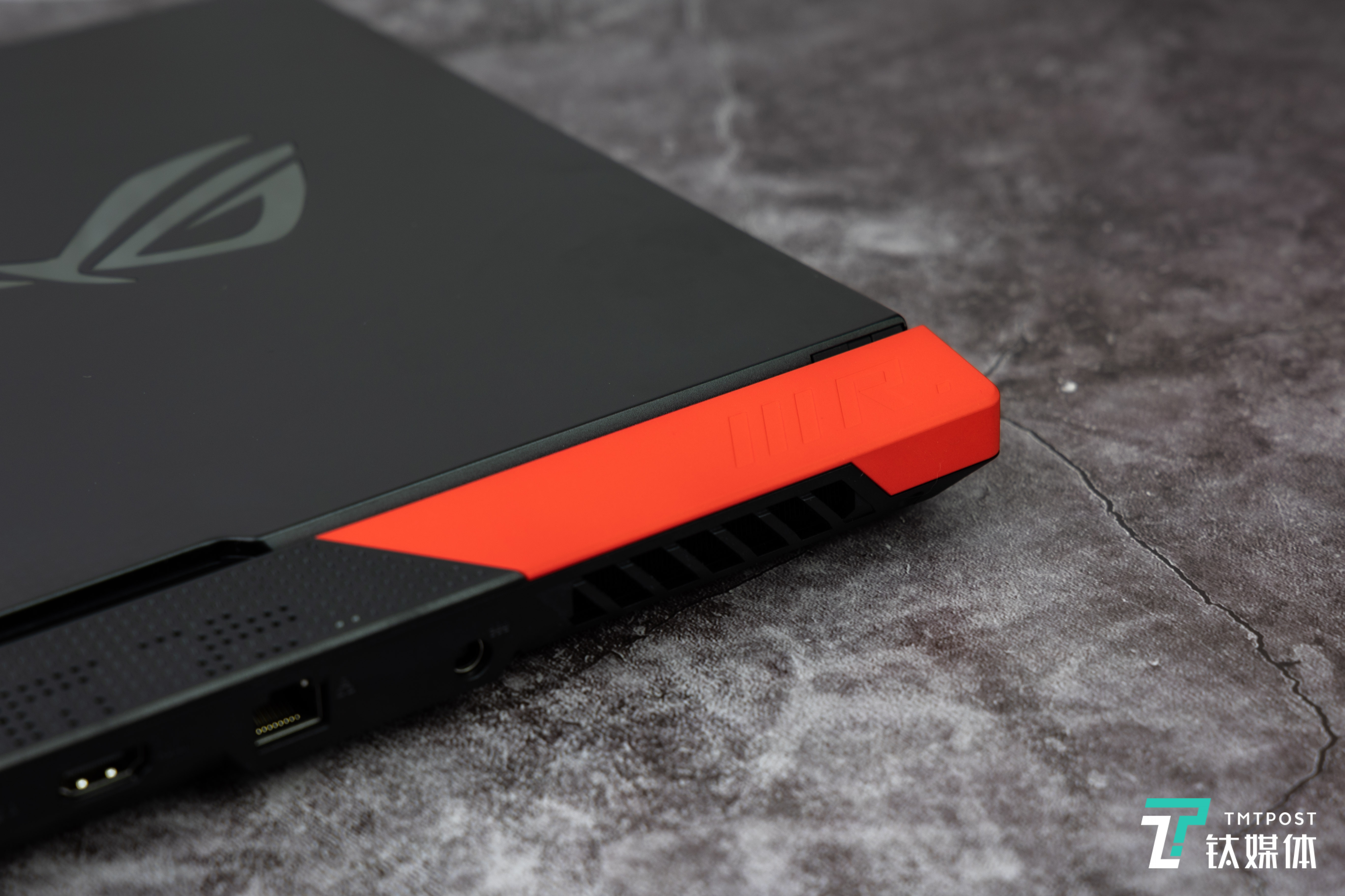 rog魔霸5r评测外有炫彩灯内有3a芯