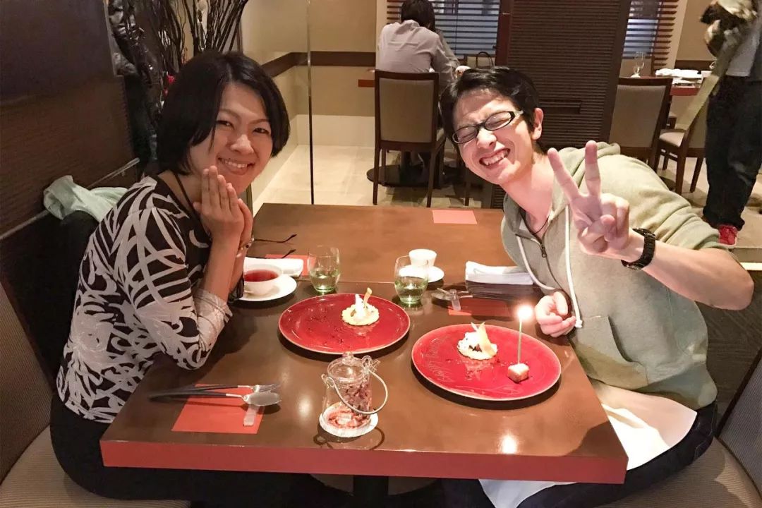< 上村小姐和交往7年的男友 >