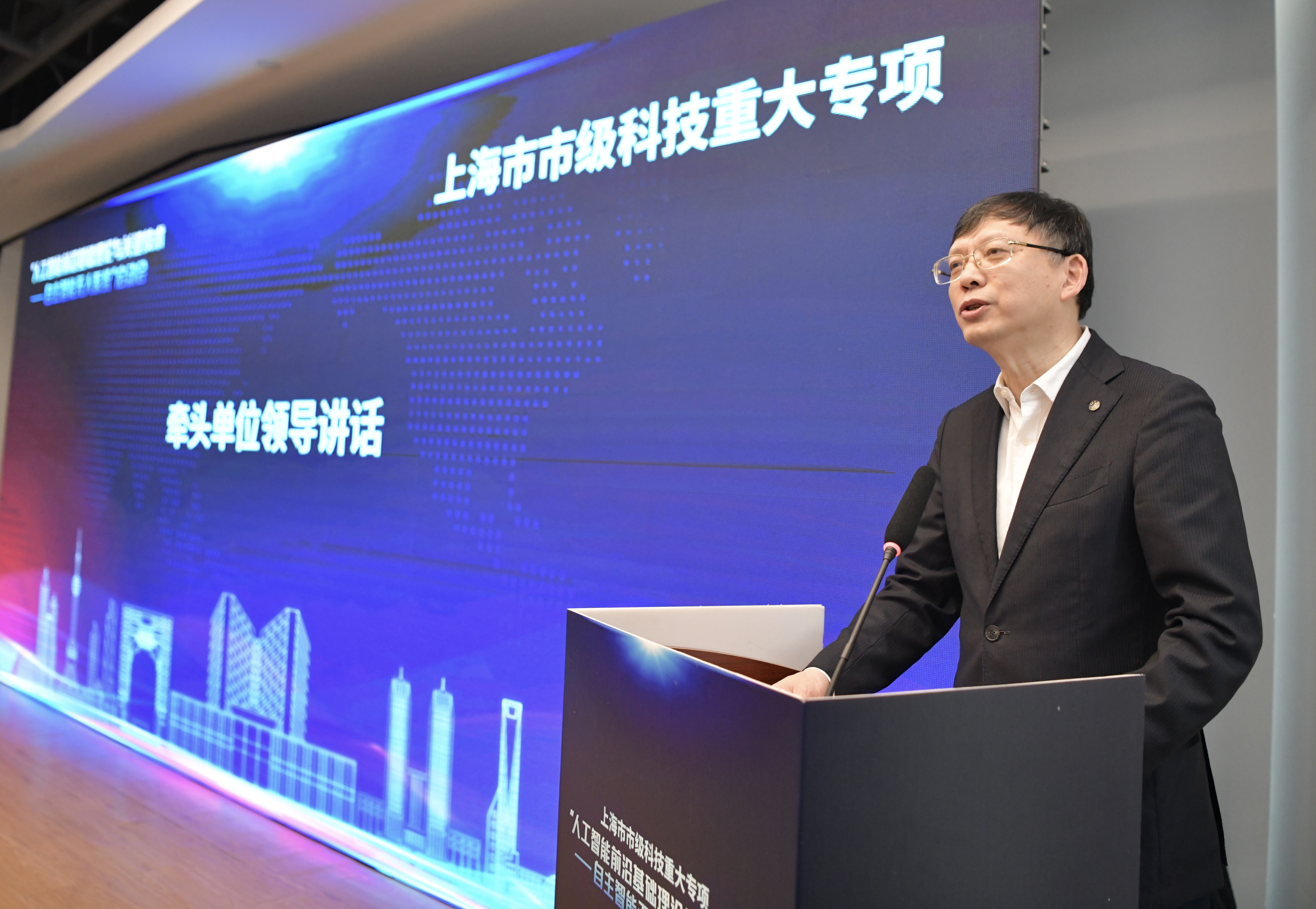 “人工智能前沿基础理论与关键技术——自主智能无人系统”启动