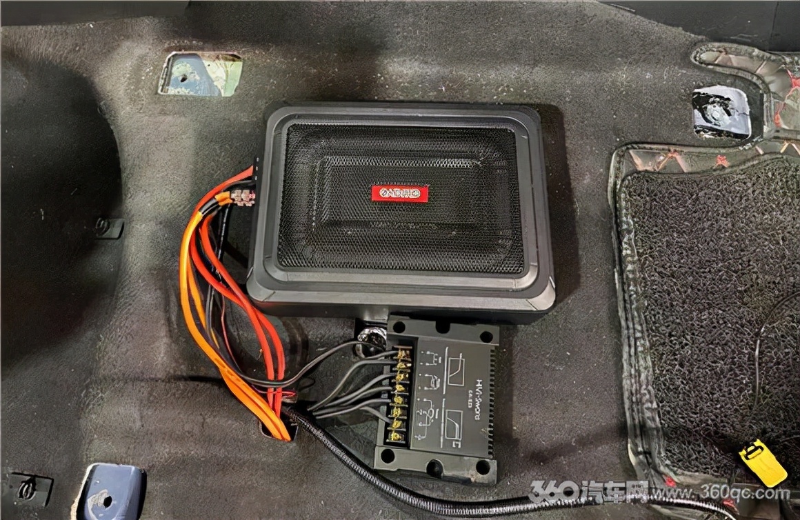 爱威v8超薄座椅低音炮补充低频,高,中,低各个音频段都很平衡;惠威x5四