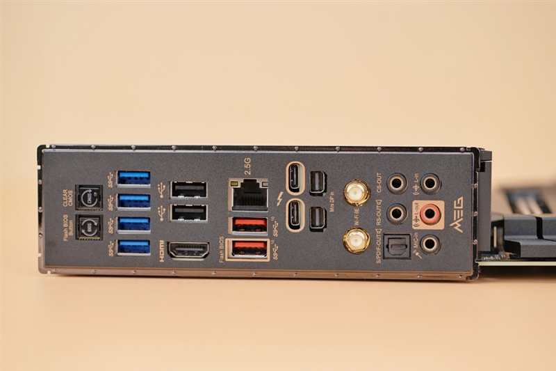 恐怖的战神主板!微星Z590 ACE套装评测:内存与CPU超频独步天下