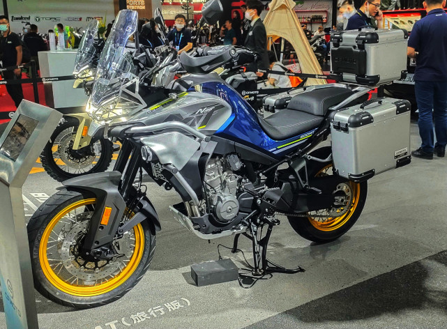 刷新国产adv配置上限 春风800mt北京摩展实拍__凤凰网