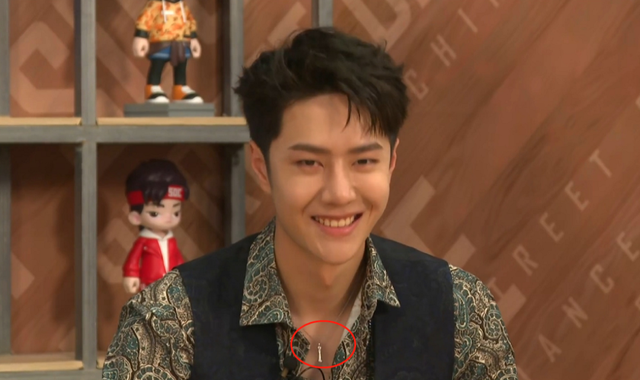 赵丽颖就粉丝互撕事件致歉，王一博“二搭”风波后现身，摘掉与赵丽颖“同款项链”避嫌