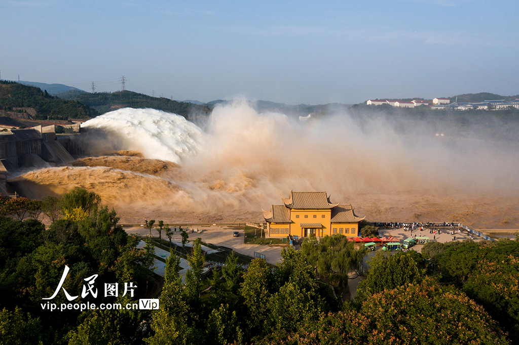 河南济源小浪底水库大流量泄洪