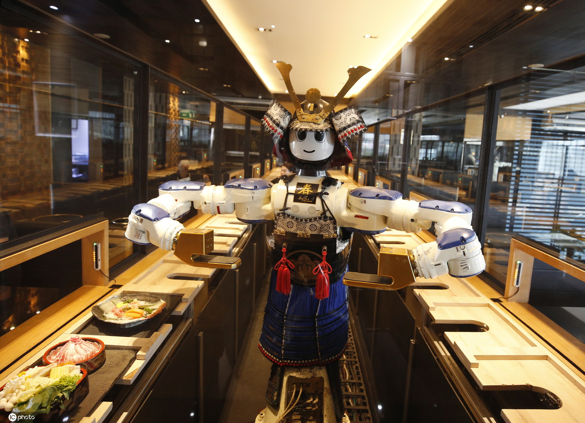 “舌尖上的黑科技”京东X未来餐厅机器人大厨可炒40道菜_深圳新闻网