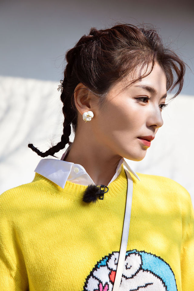 太可爱!刘涛一身卡通上衣显呆萌 一头编发俏皮又减龄_品推资讯