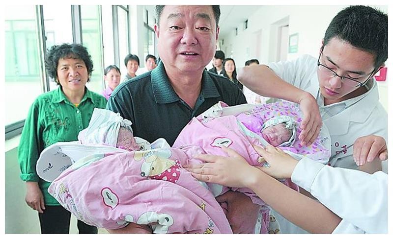 11年已过去失独老人盛海琳用现实告诉我们高龄产子是对还是错