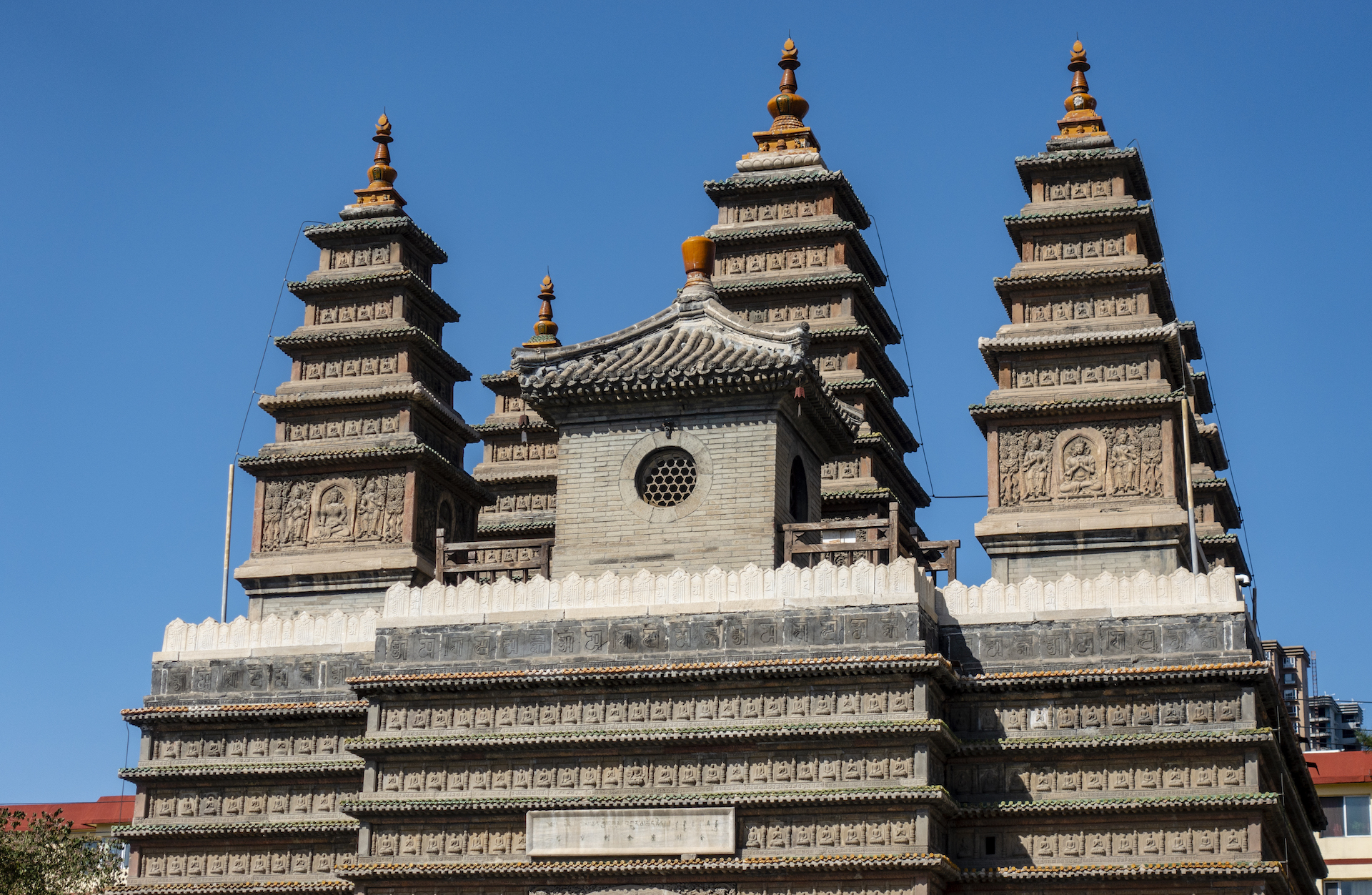 不只北京,呼和浩特也有座五塔寺,建于清代,塔里还有个神秘宝贝