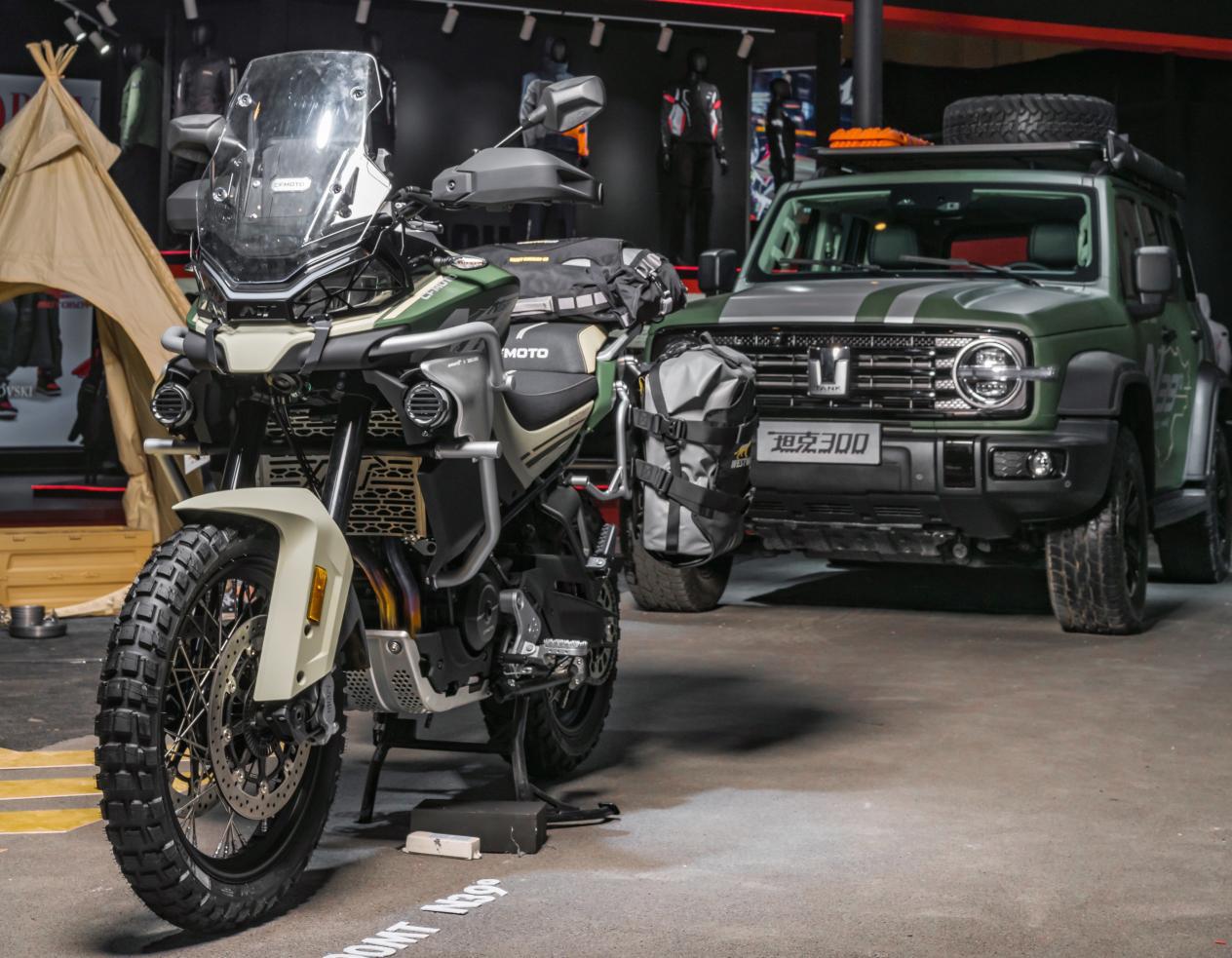跨界组合 坦克300联名款亮相北京国际摩托车展