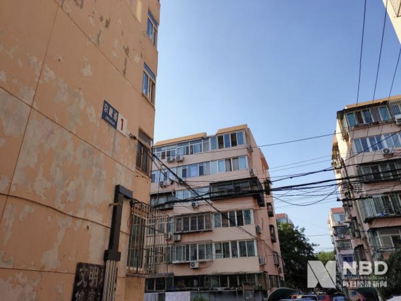 北京学区房故事好房源要秒杀房东坐地加价40万半夜谈价签合同