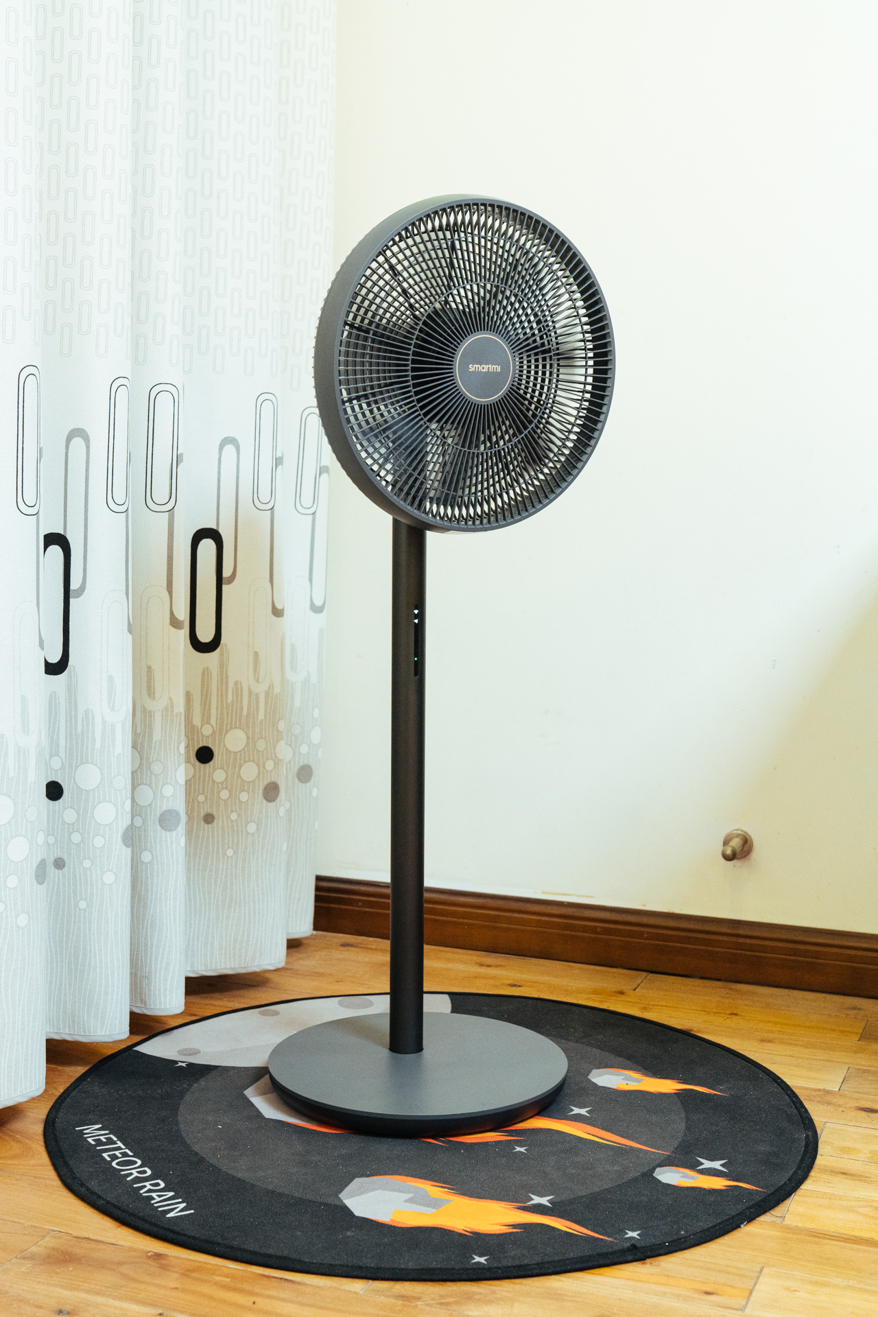 酷热夏季绝不能少的消暑家电好物:智米直流变频电风扇3 黑金版