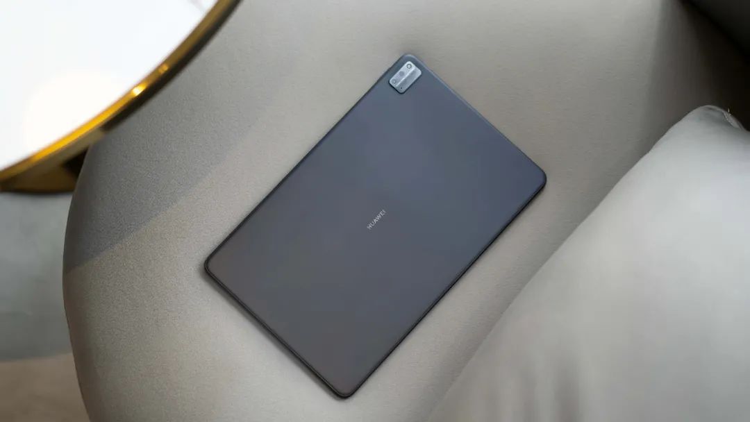 机身背板上,华为matepadpro 12.